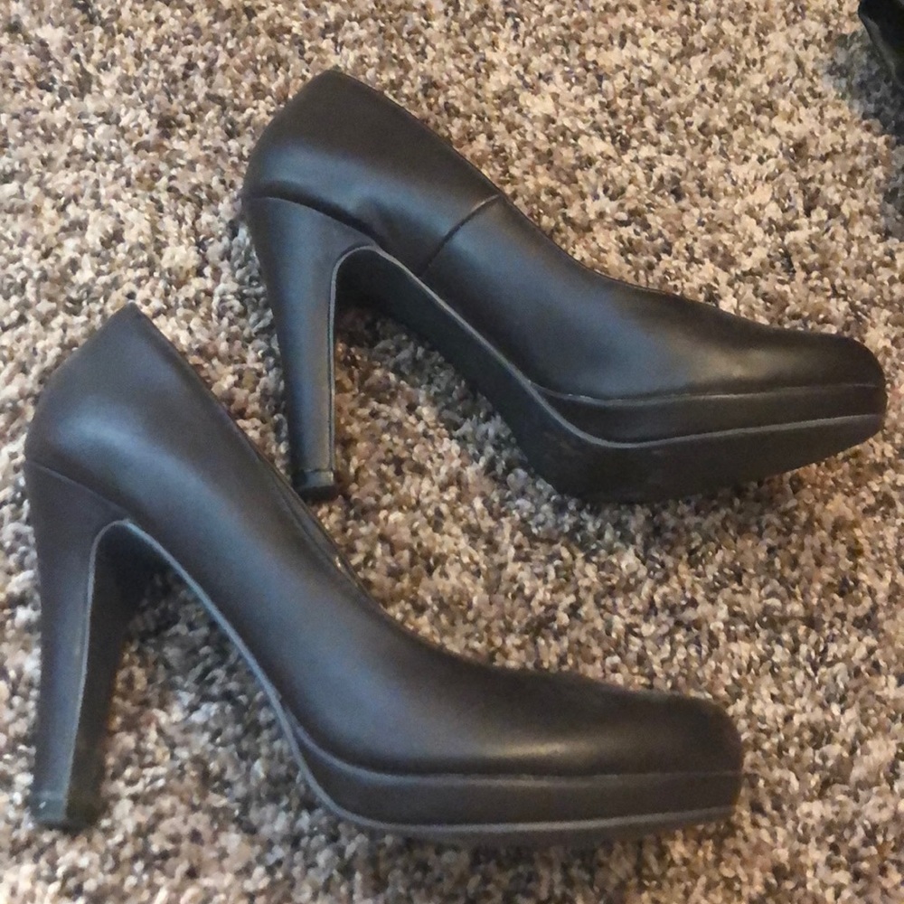 New Attitude brown platform round toe heels